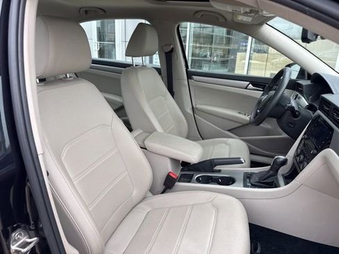 Used 2022 Volkswagen Passat 2.0T SE image 34