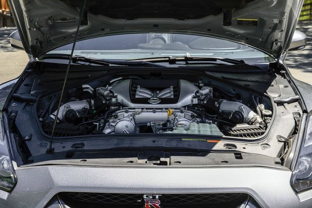 Used 2011 Nissan GT-R Premium AWD/4WD image 16
