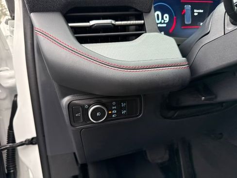 Used 2025 Ford Explorer ST-Line w/ ST-Line Street Pack image 15