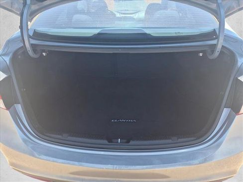 Used 2013 Hyundai Elantra FWD image 6