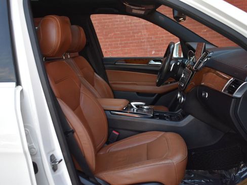 Used 2018 Mercedes-Benz GLS 450 4MATIC w/ Premium Package image 19