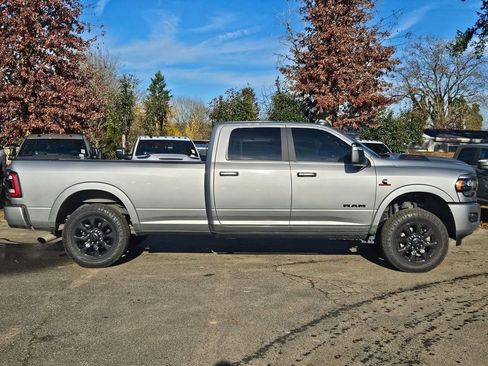 Used 2023 RAM 3500 Limited image 8