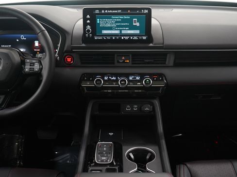 Used 2025 Honda Pilot Black Edition image 17