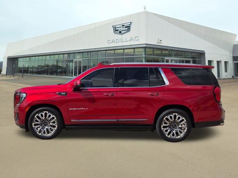 Used 2023 GMC Yukon Denali Ultimate AWD/4WD image 3