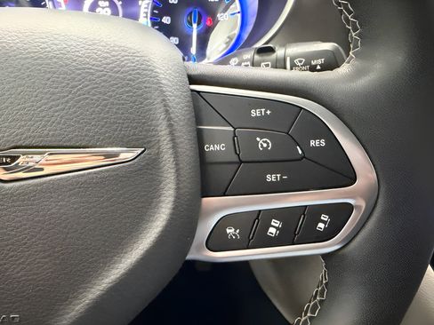 Used 2022 Chrysler Pacifica Touring-L FWD image 21