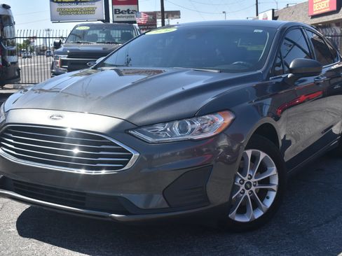 Used 2020 Ford Fusion SE FWD image 3