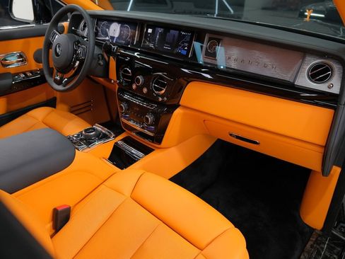 Used 2025 Rolls-Royce Phantom Sedan image 54