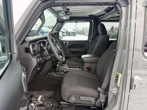 Used 2023 Jeep Gladiator Sport image 10