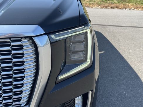 Used 2024 GMC Yukon XL Denali AWD/4WD image 10