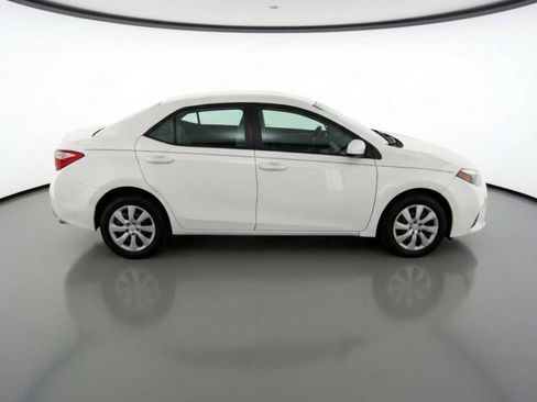 Used 2015 Toyota Corolla LE image 4