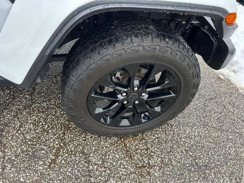 Used 2024 Jeep Gladiator Sport image 33