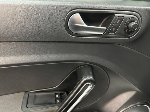 Used 2019 Volkswagen Beetle 2.0T S FWD image 18