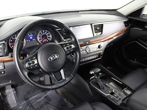 Used 2019 Kia Cadenza Technology image 16