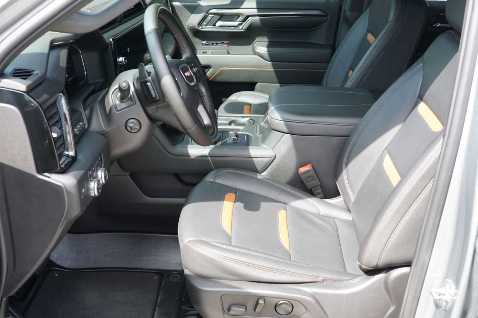 Used 2024 GMC Sierra 1500 AT4 w/ Technology Package AWD/4WD image 8