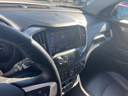Used 2024 GMC Terrain SLT image 11