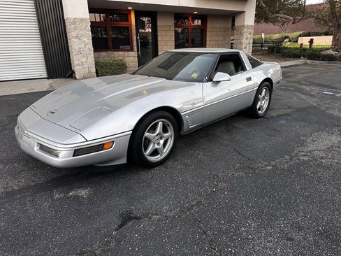Used 1996 Chevrolet Corvette Coupe RWD image 1
