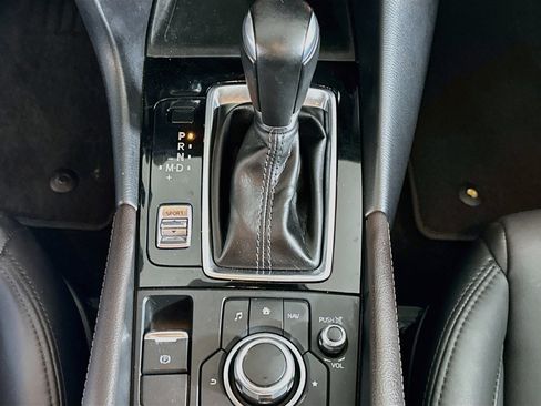 Used 2018 MAZDA MAZDA3 Touring FWD image 25