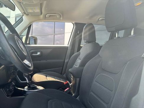 Used 2020 Jeep Renegade Latitude w/ Cold Weather Group AWD/4WD image 12