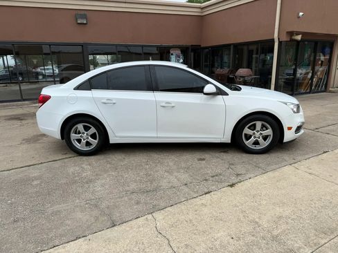 Used 2015 Chevrolet Cruze LT FWD image 4