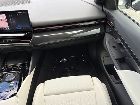 Certified 2024 BMW 530i w/ Convenience Package RWD image 16