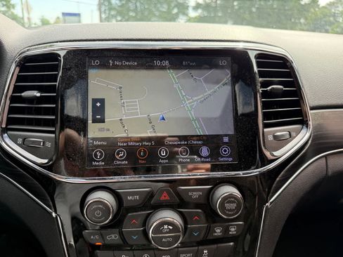 Used 2020 Jeep Grand Cherokee Limited AWD/4WD image 17