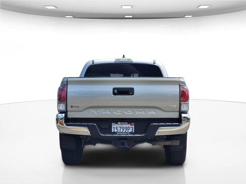 Used 2022 Toyota Tacoma TRD Off-Road AWD/4WD image 7