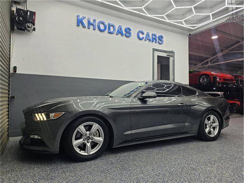 Used 2016 Ford Mustang Coupe RWD image 2