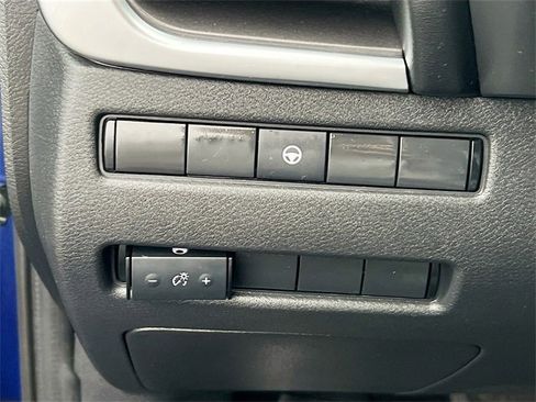 Used 2023 Nissan Rogue SV image 10