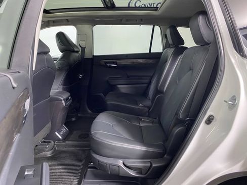 Certified 2024 Toyota Highlander Platinum AWD/4WD image 13