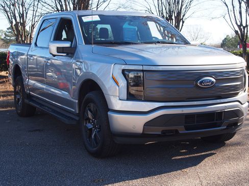 Used 2023 Ford F150 Lightning Lariat w/ Max Trailer Tow Package image 1