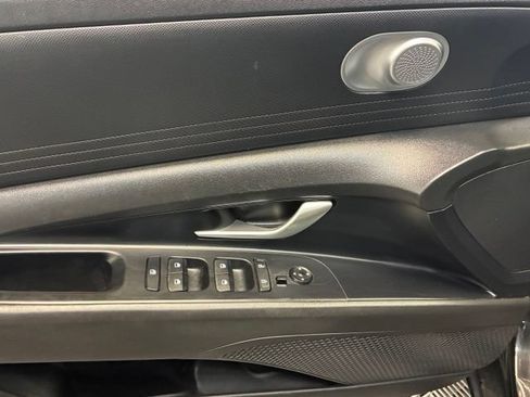 Used 2022 Hyundai Elantra SEL FWD image 21