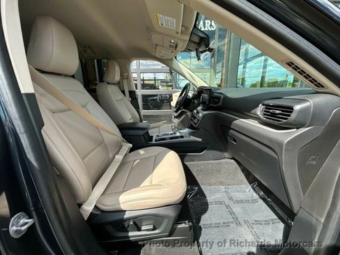 Used 2022 Ford Explorer XLT AWD/4WD image 22