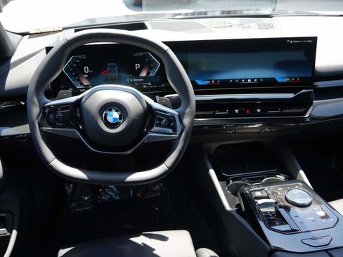 Used 2026 BMW 530i w/ Premium Package RWD image 7