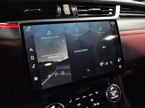 Used 2022 Jaguar F-PACE SVR image 22