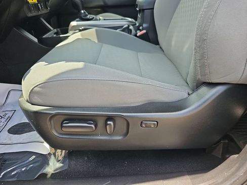 Used 2022 Toyota Tacoma SR5 AWD/4WD image 28