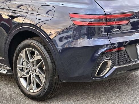 Used 2025 Genesis GV70 2.5T image 11