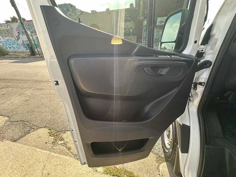 Used 2022 Mercedes-Benz Sprinter 2500 image 15