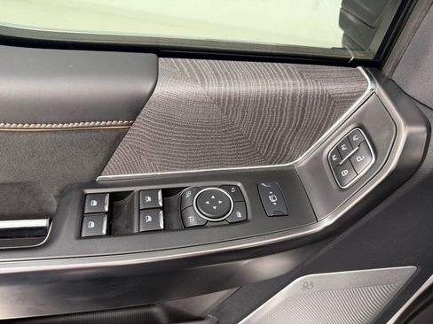 Used 2024 Ford F250 Platinum w/ FX4 Off-Road Package image 16