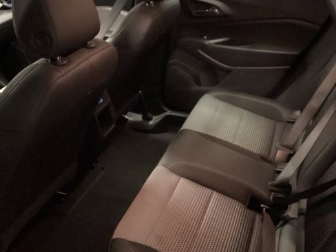 Used 2025 Chevrolet Trax LT w/ LT Convenience Package image 9