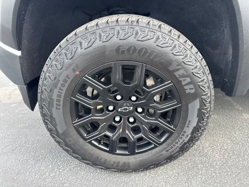 Used 2025 Chevrolet Colorado Trail Boss AWD/4WD image 9