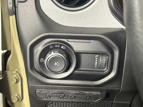 Used 2025 Jeep Wrangler Sport image 21