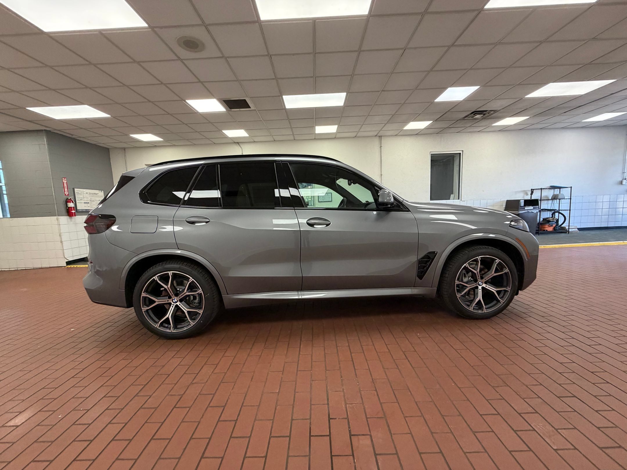 Used 2026 BMW X5 xDrive40i w/ M Sport Package AWD/4WD image 7