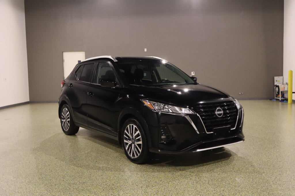 Used 2023 Nissan Kicks SV FWD image 1