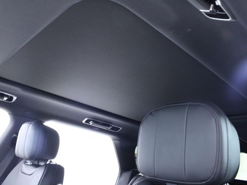 Used 2024 Land Rover Range Rover Sport SE image 32