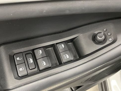 Used 2023 Jeep Grand Cherokee L Limited image 28