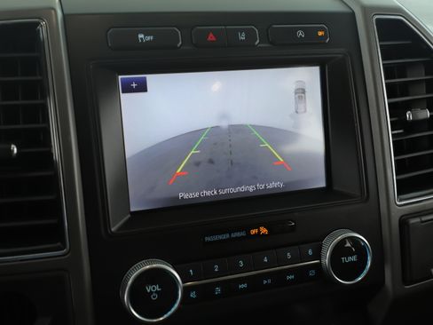 Used 2020 Ford Expedition XLT image 15