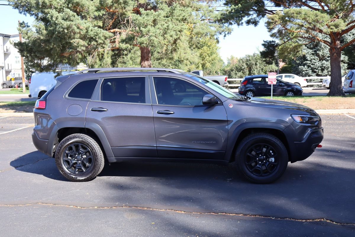 Used 2020 Jeep Cherokee Trailhawk w/ Technology Group AWD/4WD image 3