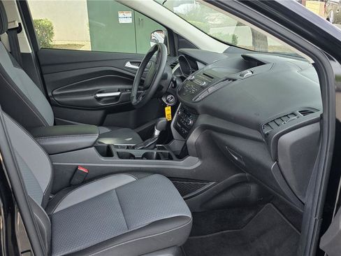 Used 2017 Ford Escape SE FWD image 14