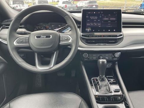 Used 2024 Jeep Compass Limited image 13