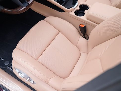 Certified 2026 Porsche Macan AWD/4WD image 17